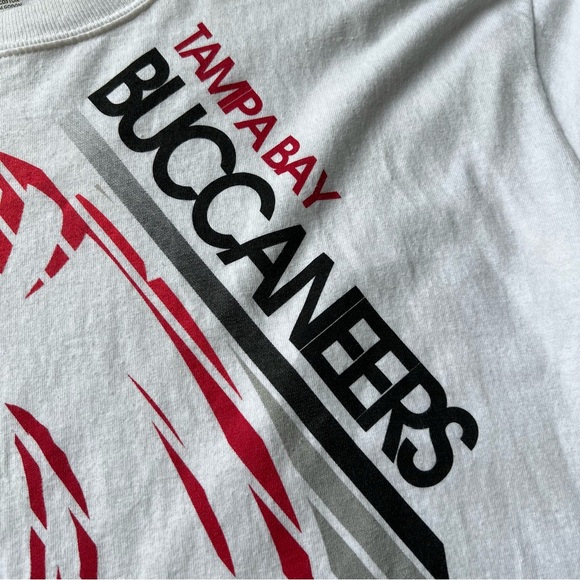 Men’s Tampa Bay Buccaneers shirt. - Picture 2 of 11